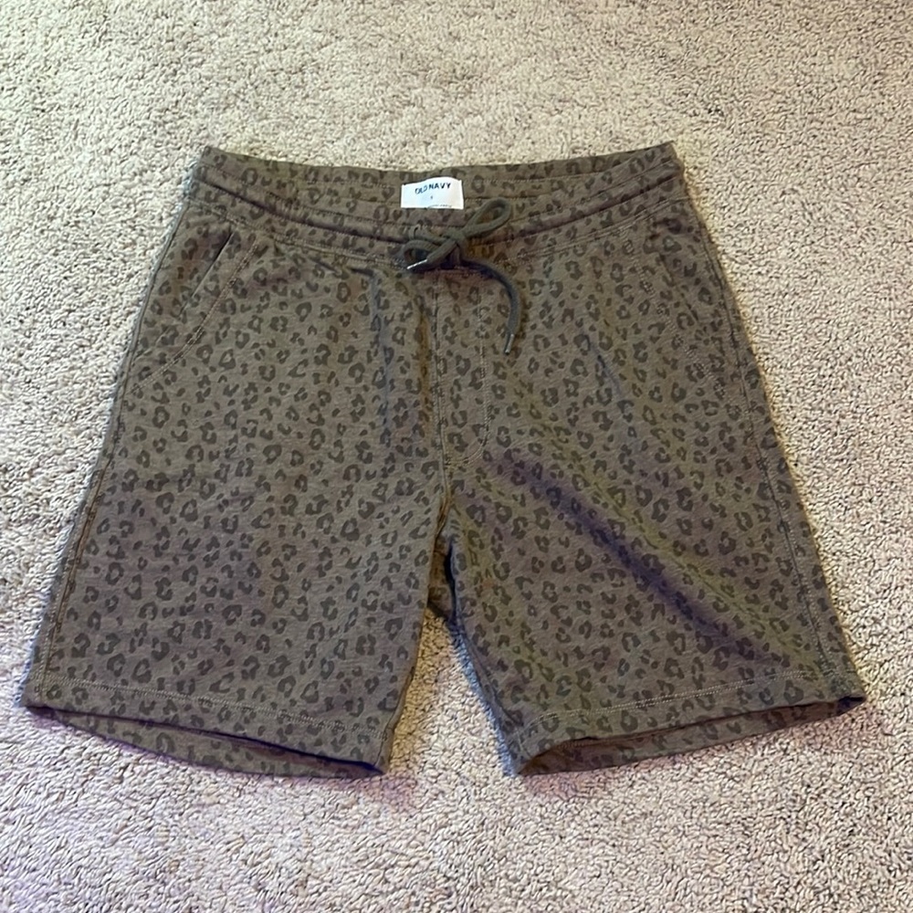 Mens Old Navy Shorts, Size Small, Cheetah Print